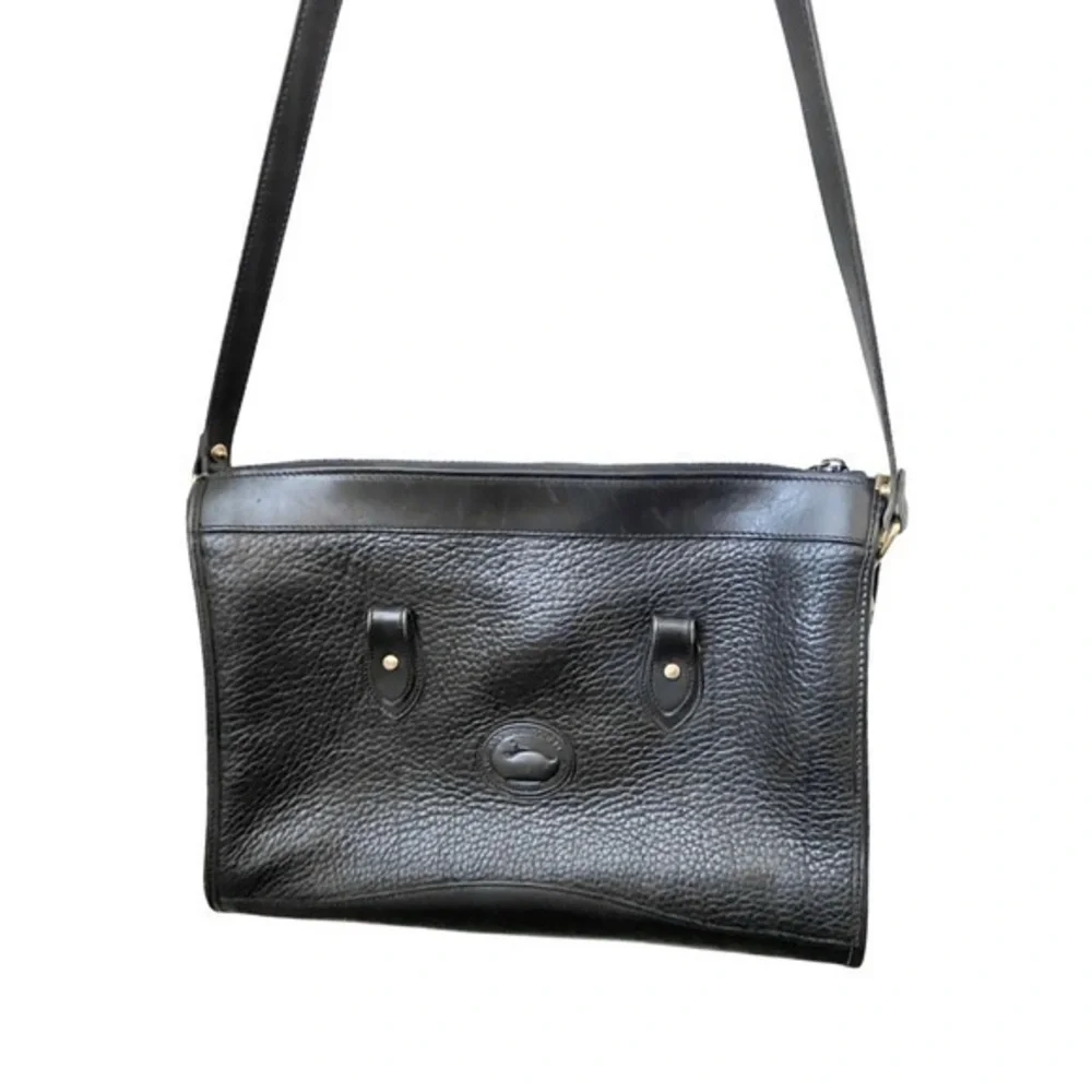 Dooney & Bourke Vintage 1980s Black Pebbled Leather‎ Shoulder Bag